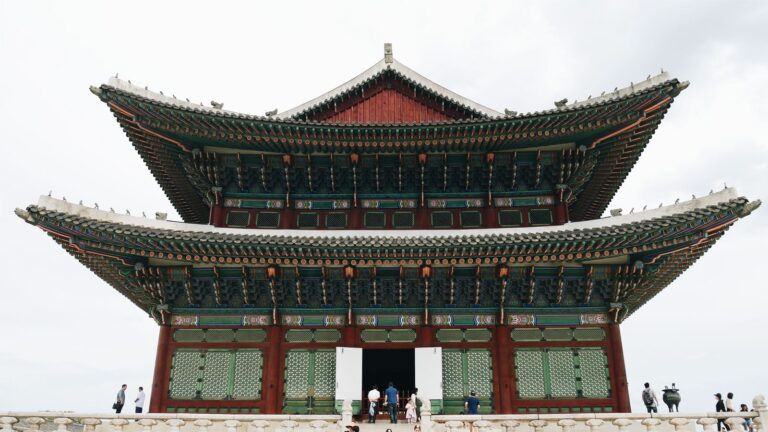 gyeongbokgung palace in seoul for a five-day itinerary