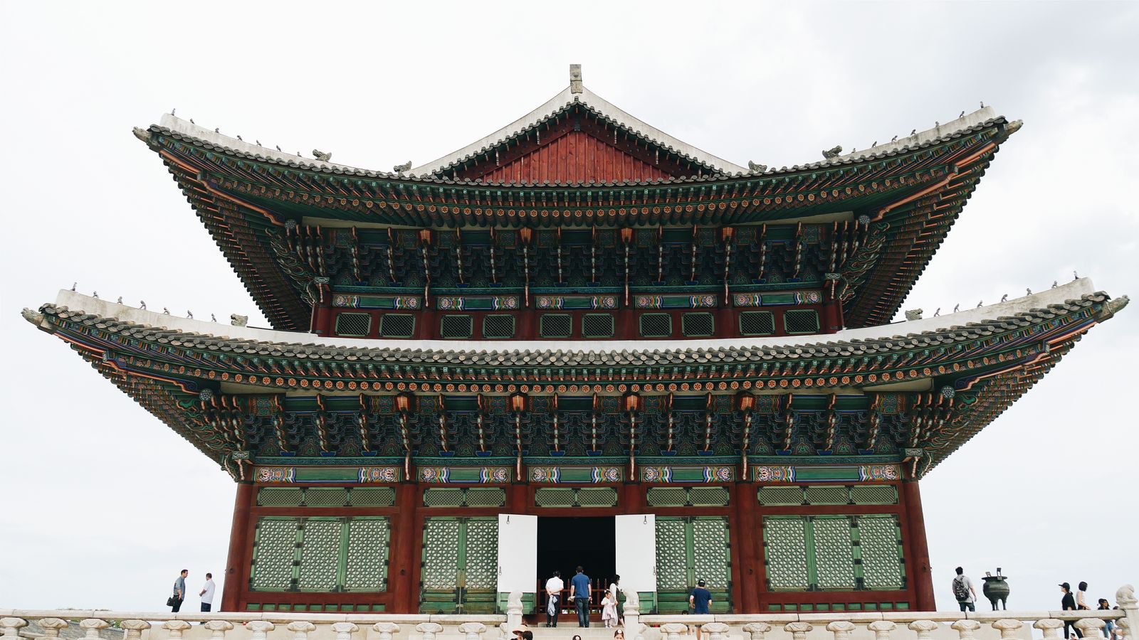 gyeongbokgung palace in seoul for a five-day itinerary
